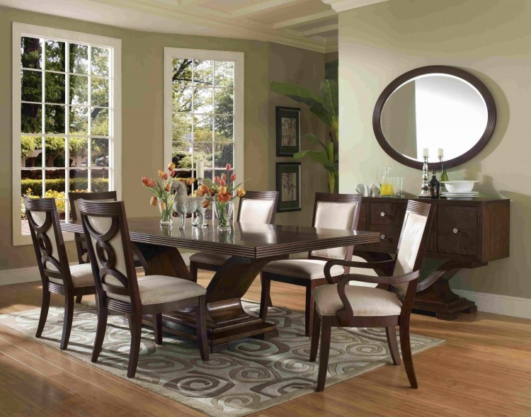 Round Hayes table with the Audrey chairs